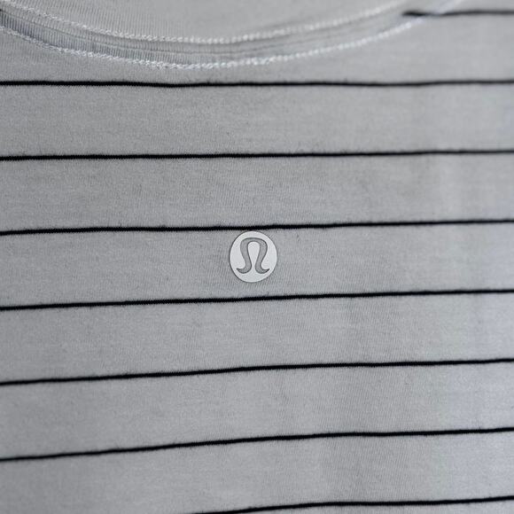 Lululemon T-Shirt Women XS/4 White Stripes Short Sleeve Gym Fitness Athleisure - Picture 7 of 10